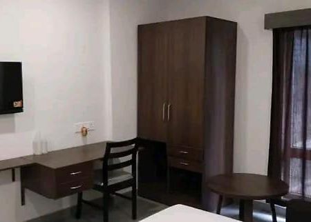 Tinsukia Hotel East International מראה חיצוני תמונה