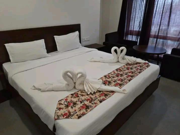 Tinsukia Hotel East International מראה חיצוני תמונה